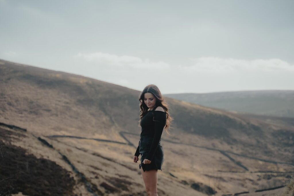 【堕天使Hum】 | スカートの丈、足りてる？あのちゃんが見せた「超ミニ丈×ハイヒール」の衝撃美学