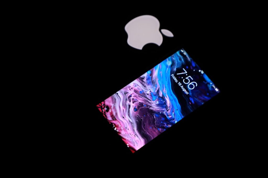 【堕天使Hum】 | 未来が手の中に？Apple折りたたみiPhone、9月発売説が導く新時代への期待と株価の行方