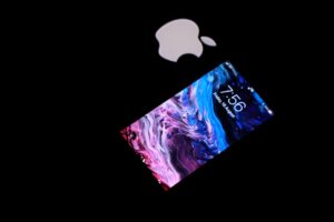 未来が手の中に？Apple折りたたみiPhone、9月発売説が導く新時代への期待と株価の行方