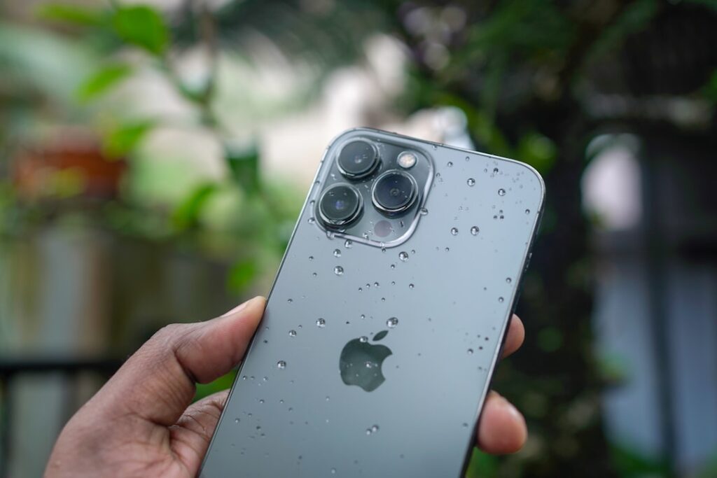 【堕天使Hum】 | 【緊急速報】iPhoneの発売時期に異変!? iPhone 18/18e/Air 2がまさかの「来春」登場の真相を深掘り！