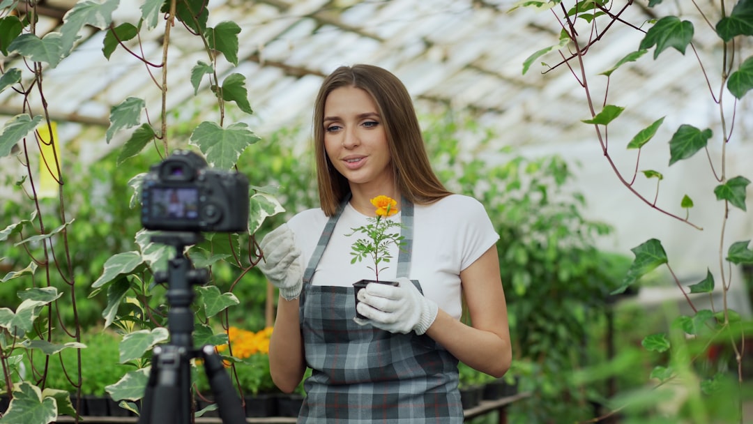 スマホの次、何にする？“続けられる一眼”ソニー4K Vlogカメラが23%オフの衝撃！