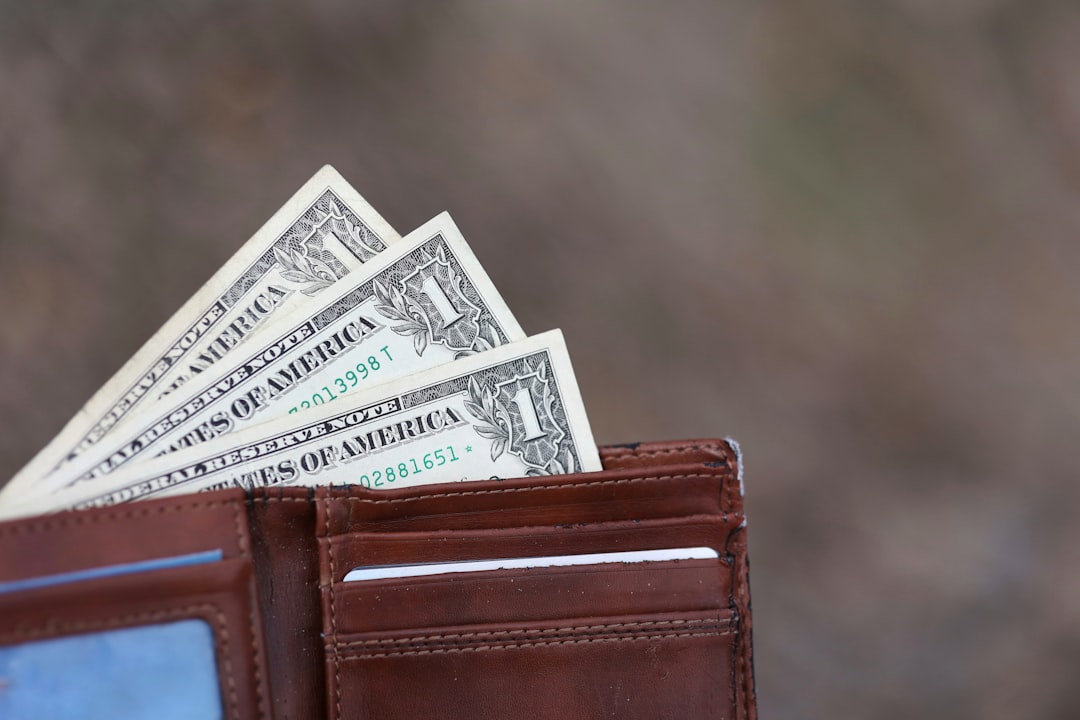 【闇深い事件】液体かけられ病院へ→まさかの1300万円詐欺「受け子」疑惑！その真相とは？