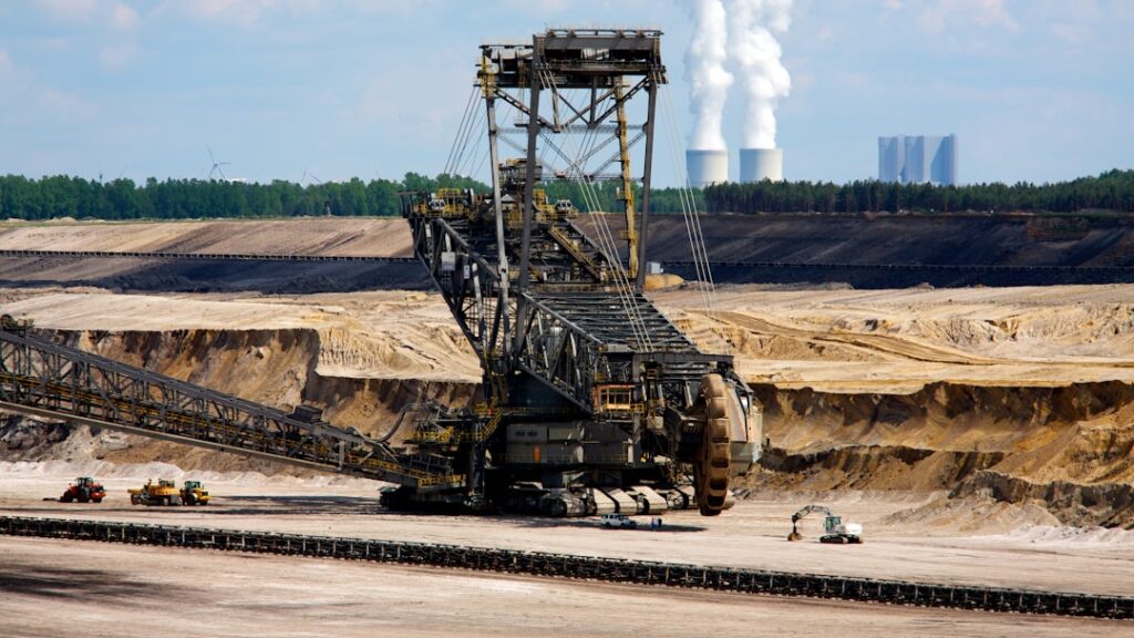 【堕天使Hum】 | 世界の原油供給に黄信号！ホルムズ海峡の機雷除去に最大6ヶ月かかる衝撃