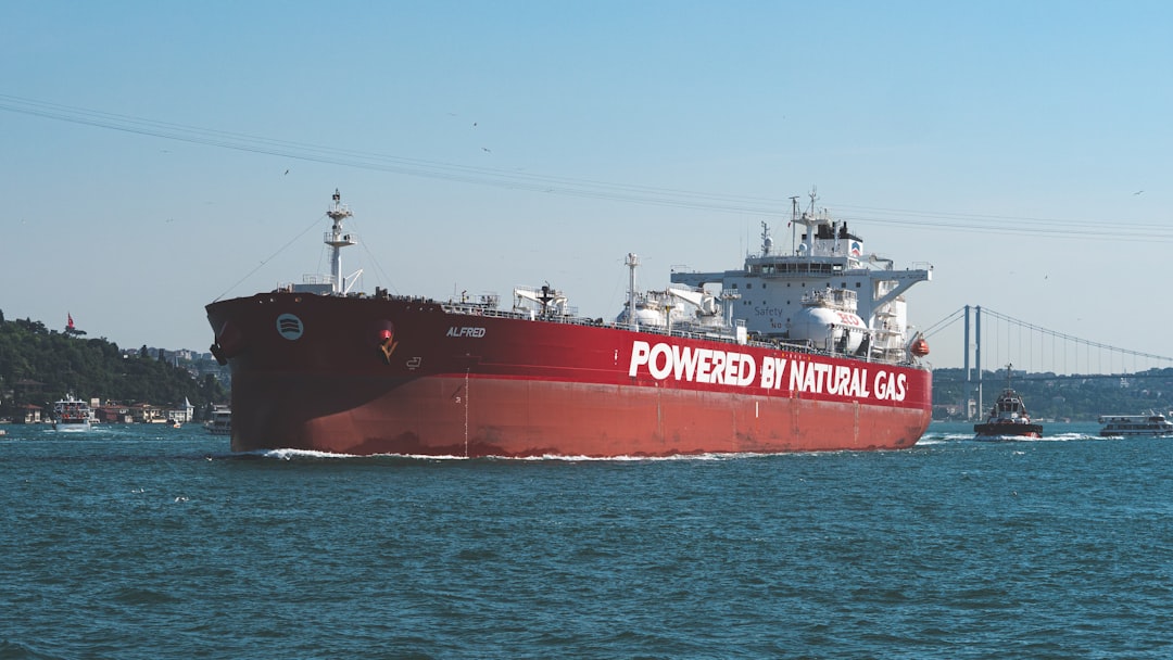 日本が動いた！出光タンカー、緊迫のホルムズ海峡突破の舞台裏