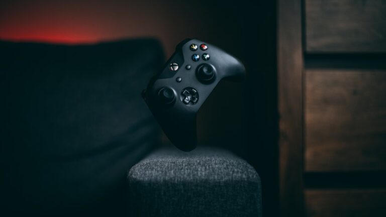 次世代ゲーム体験の扉を開く!Valve「Steam Controller」5月4日降臨!革新的トラックパッド&ジャイロ搭載でゲームの未来がここに! YouTube HUM | 新Steam Controllerの特徴まとめ|TMRスティック・デュアルトラックパッド・Grip Senseを確認