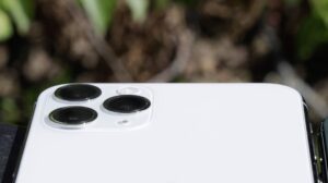 スクープ！iPhone 18は来春発売か？製造コスト削減の噂がユーザーの期待を裏切る可能性も