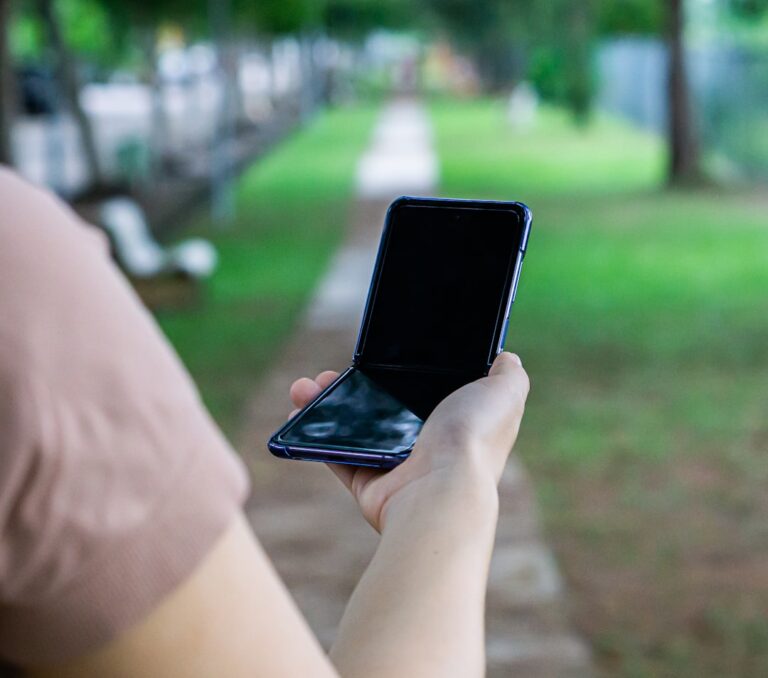 次世代折りたたみスマホの覇者か?「Galaxy Z Fold8 Wide」が目指す究極の画面とデザイン YouTube HUM | 次世代折りたたみスマホの覇者か?「Galaxy Z Fold8 Wide」が目指す究極の画面とデザイン