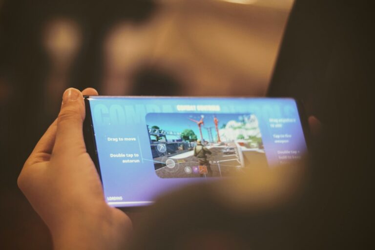 フォートナイトがiPhoneに電撃復帰!モバイル版Epic Games Storeで何が変わる?【ゲーマー必見】 YouTube HUM | フォートナイトがiPhoneに電撃復帰!モバイル版Epic Games Storeで何が変わる?【ゲーマー必見】