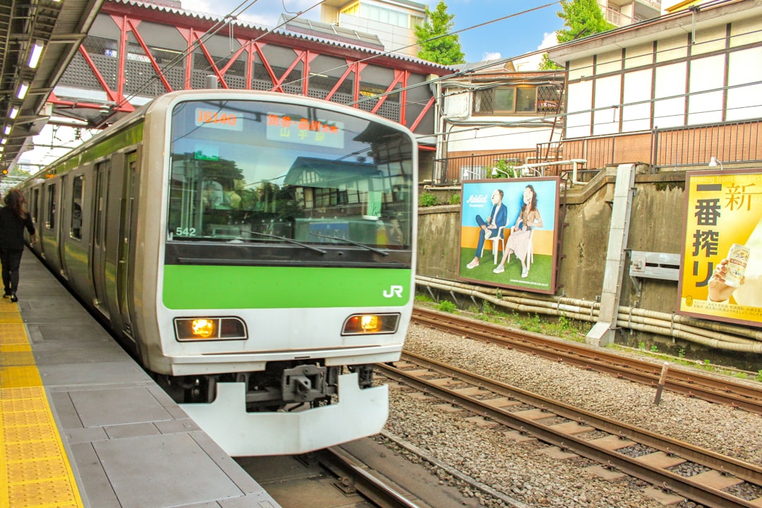 【速報】山手線が全線運転見合わせ！渋谷駅人身事故、影響と代替ルートを徹底解説