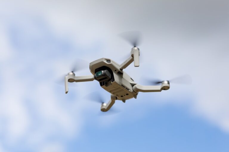 YouTube HUM | 空の旅もこれで安心！ネイティブキャンプ新「機内」カテゴリーで英語の不安を解消