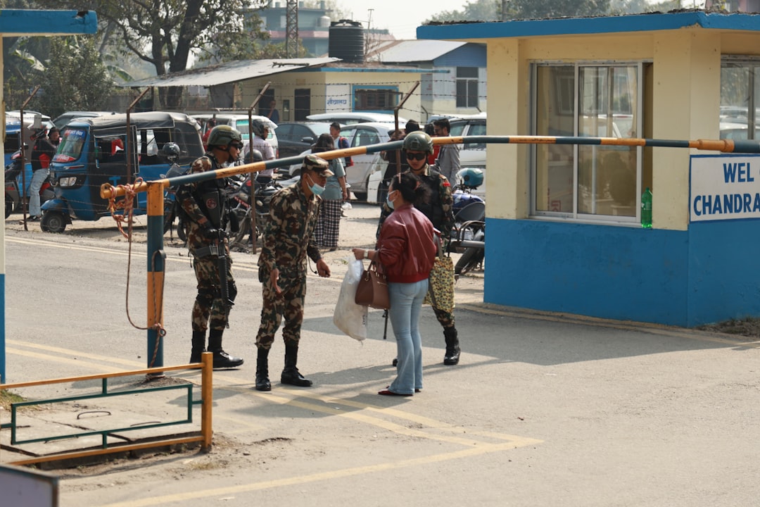 【衝撃速報】ホワイトハウス至近で銃撃戦！大統領警護隊と武装男が衝突、緊迫の状況と背景を徹底解説
