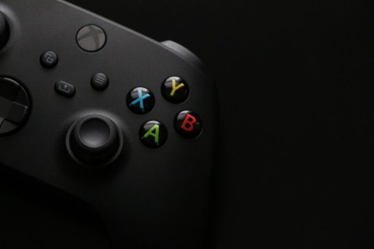 PS5ゲーマー待望!「SCUF Omega」公式ライセンスで爆誕、あなたのゲームプレイが劇的に進化する! YouTube HUM | SCUF Omegaの仕様まとめ|PS5公式ライセンス・28入力・カスタマイズ機能を確認