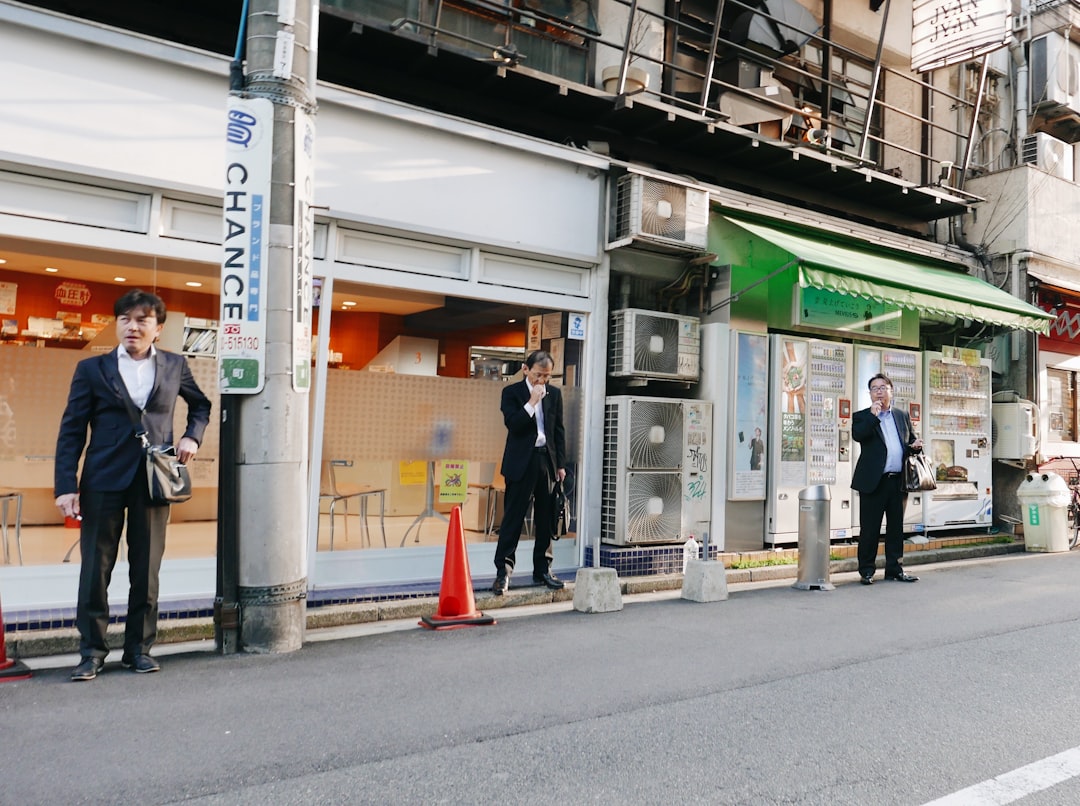 【緊迫速報】フィリピン上院で響く銃声！ICC指名手配議員が籠城…国際社会の目は？