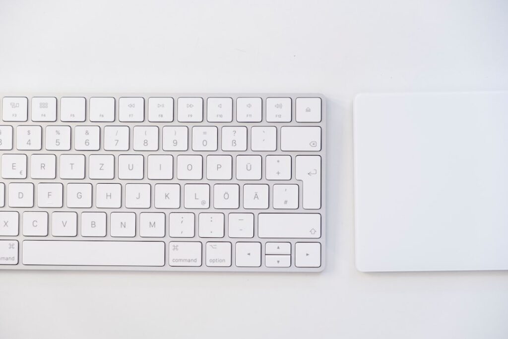 【堕天使Hum】 | 【新色登場】白が魅せる！幅99mmスリムPC「mouse SH」がデスクを格上げ