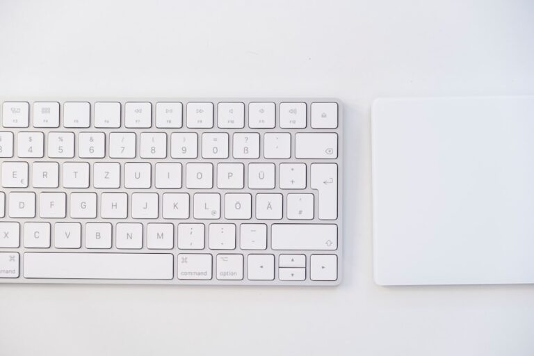 YouTube HUM | 【新色登場】白が魅せる！幅99mmスリムPC「mouse SH」がデスクを格上げ