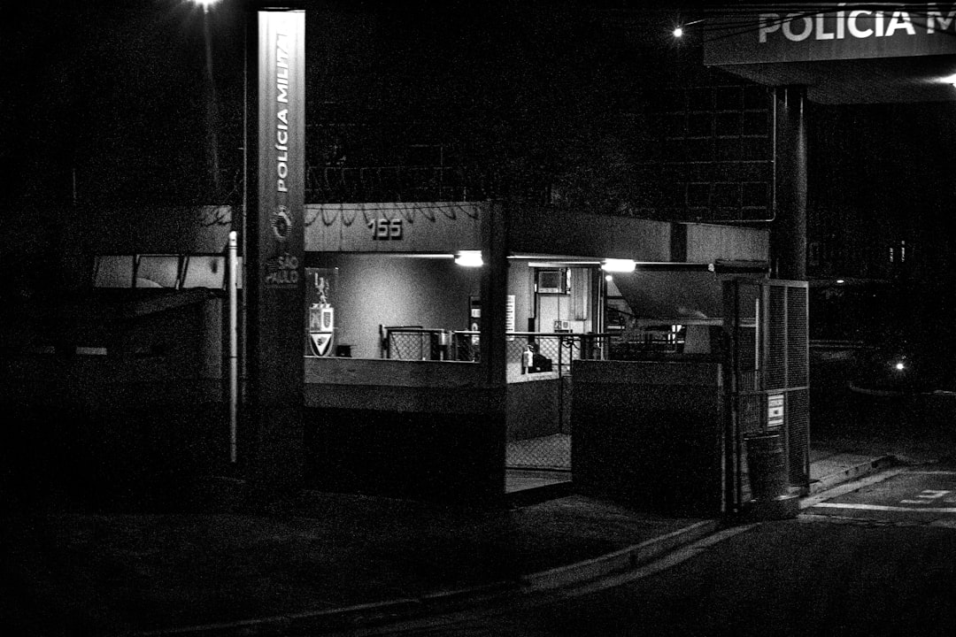 南丹市男児遺体事件に新展開：養父を殺人容疑で再逮捕へ、公衆トイレで何が？