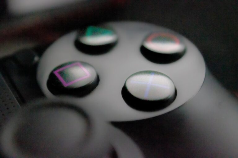 YouTube HUM | 【新感覚】トラックパッドでFPSも！？「Steam Controller」の真価を検証！