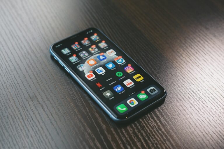 iPhoneユーザー必見!iOS 27で世界が変わる?注目の4大機能予測 YouTube HUM | iOS 27の新機能まとめ|Apple Intelligence・Siri・開発者向け変更を公式情報で確認