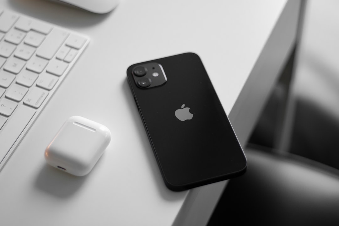 【堕天使Hum】 | 脱ケース宣言!iPhoneを『もっと自由』にする新常識とミニマルライフの誘惑 脱ケース宣言!iPhoneを『もっと自由』にする新常識とミニマルライフの誘惑