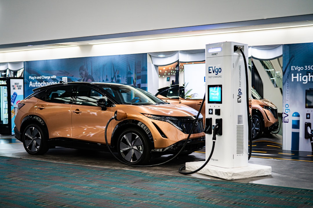 【衝撃】トヨタ、次世代EV戦略を大胆転換！セダン型開発中止でSUVに全集中する未来とは？