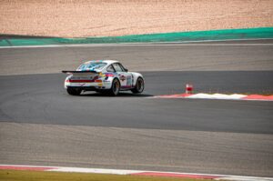 緑の地獄に歓喜の雄叫び！ラベノールAMGがニュル24時間総合優勝、フェルスタッペンAMGとの伝説的激戦を振り返る