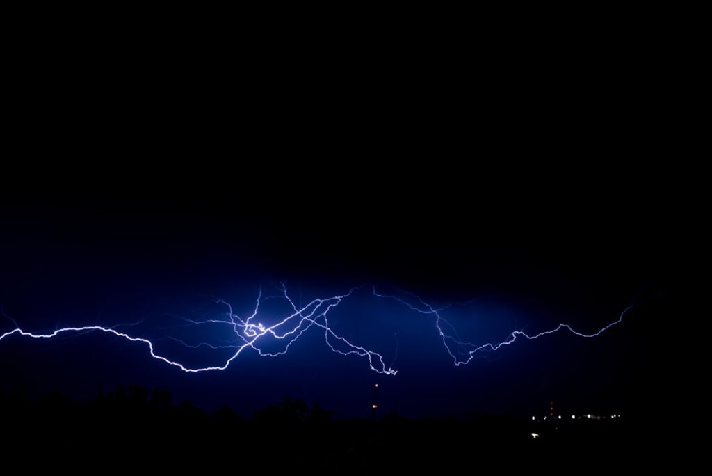 【堕天使Hum】 | 緊急速報！明日5月21日(木)は全国的に大雨・雷雨の恐れ！外出は慎重に
