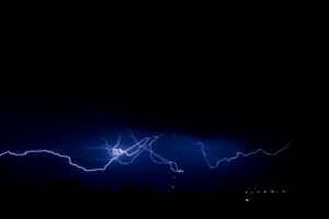 緊急速報！明日5月21日(木)は全国的に大雨・雷雨の恐れ！外出は慎重に