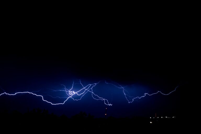 緊急速報!明日5月21日(木)は全国的に大雨・雷雨の恐れ!外出は慎重に YouTube HUM | 緊急速報!明日5月21日(木)は全国的に大雨・雷雨の恐れ!外出は慎重に