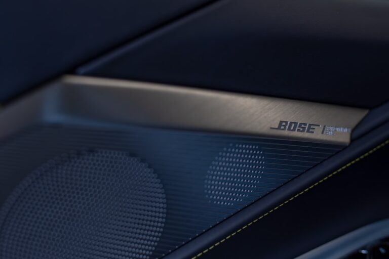 オーディオの常識を覆す!Bose「Lifestyle Ultra Speaker」が2台あると世界が変わる理由 YouTube HUM | オーディオの常識を覆す!Bose「Lifestyle Ultra Speaker」が2台あると世界が変わる理由