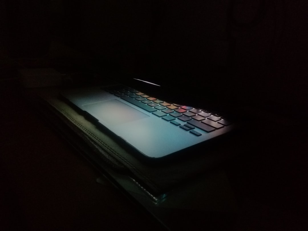 【堕天使Hum】 | マジで?安くて軽いのにタッチパッドまで!モバイルワークを加速する神キーボードの秘密 マジで?安くて軽いのにタッチパッドまで!モバイルワークを加速する神キーボードの秘密