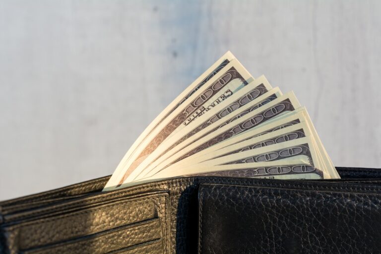 YouTube HUM | 【激震】金利上昇が仇に!? 金融庁が「仕組み預金」にメス！あなたの預金、安全ですか？