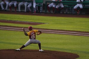 【激論】江本氏が斬る！小笠原慎之介の巨人再契約は是か非か？NPB「出戻り」論争の行方