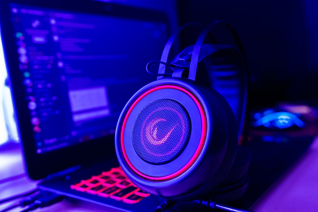 【堕天使Hum】 | 次世代小型ゲーミングPCの限界へ!Core Ultra 7&RTX 5070でWQHD/4Kは新常識か?(1/3) 次世代小型ゲーミングPCの限界へ!Core Ultra 7&RTX 5070でWQHD/4Kは新常識か?(1/3)