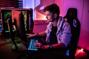 次世代小型ゲーミングPCの限界へ！Core Ultra 7＆RTX 5070でWQHD/4Kは新常識か？(1/3)