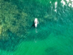 【警鐘】愛媛の増水河川でSUP中の男性2人が死亡 – 水辺の安全対策、本当に大丈夫？