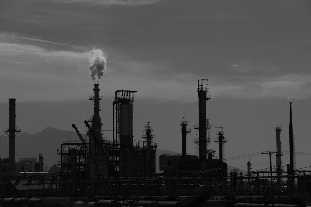 【堕天使Hum】 | ロシア経済の弱点に直撃！ウクライナ製油所攻撃が招く「夏の燃料危機」