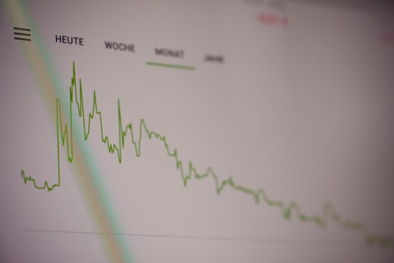 三菱UFJ、なぜ日本一の企業に? 株価爆騰の裏側と長期金利上昇がもたらす「恩恵」を徹底解説! YouTube HUM | 三菱UFJ、なぜ日本一の企業に? 株価爆騰の裏側と長期金利上昇がもたらす「恩恵」を徹底解説!