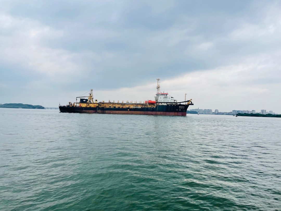 【堕天使Hum】 | 🚨緊急速報🚨トランプ氏が仕掛ける新イラン戦略!ホルムズ海峡「通航料20%」であなたの生活はどう変わる? 🚨緊急速報🚨トランプ氏が仕掛ける新イラン戦略!ホルムズ海峡「通航料20%」であなたの生活はどう変わる?