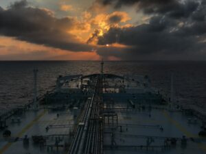 🚨緊急速報🚨トランプ氏が仕掛ける新イラン戦略！ホルムズ海峡「通航料20%」であなたの生活はどう変わる？