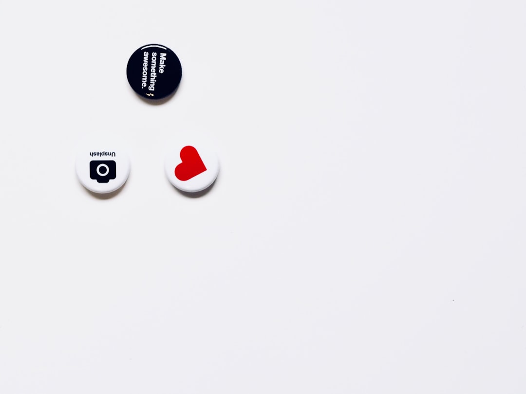 バッジ作りのプロ直伝！ヨツバ印刷で叶えるオリジナル缶バッジの夢【サイズ＆デザイン攻略】