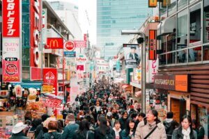 【号泣必至】ドウェイン・ジョンソン12年ぶり来日！サイン＆熱いハグに男泣きファン続出の理由