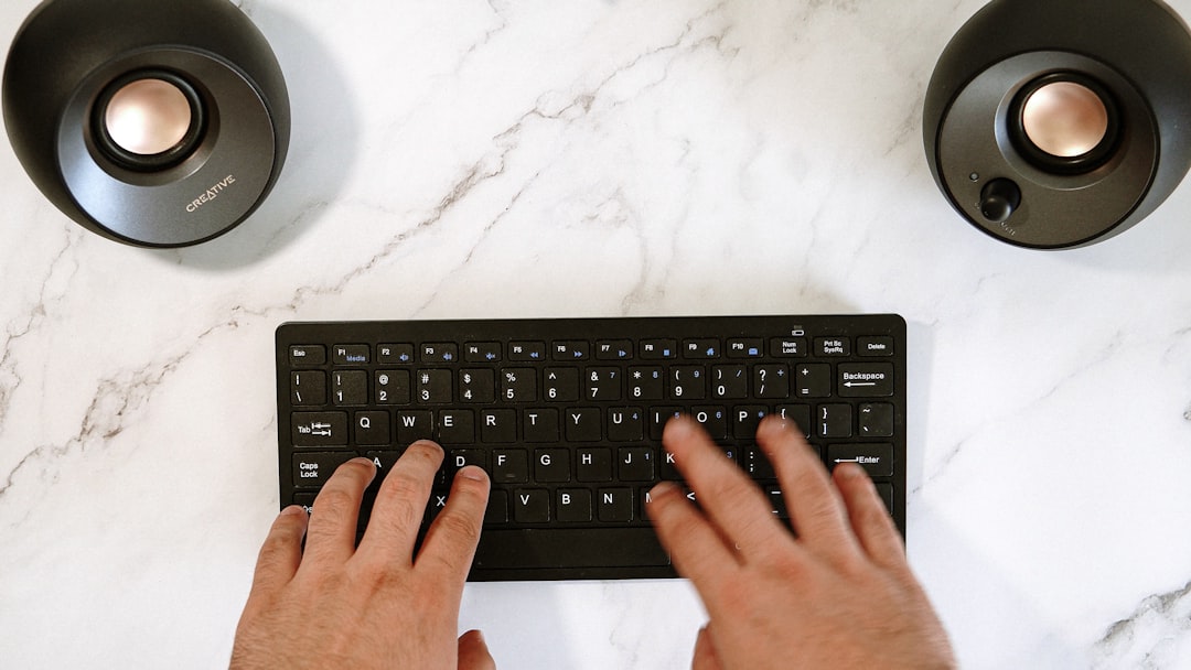 【速報】5億円超え！Keychron Orca echo、左右分割キーボードの常識を覆す革命児が誕生！