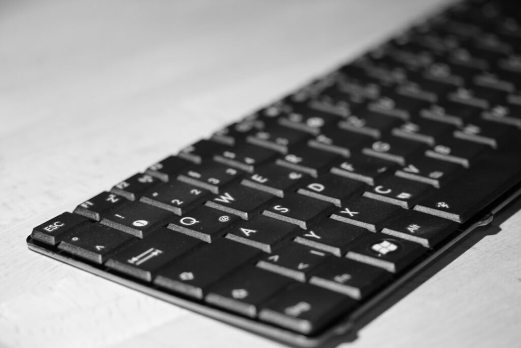 【堕天使Hum】 | 【速報】5億円超え！Keychron Orca echo、左右分割キーボードの常識を覆す革命児が誕生！