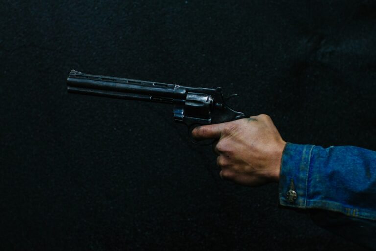 衝撃の瞬間!軽トラ女性を襲った耳の激痛…まさかの「流れ弾」が原因か?日常に潜む危険と対策 YouTube HUM | 衝撃の瞬間!軽トラ女性を襲った耳の激痛…まさかの「流れ弾」が原因か?日常に潜む危険と対策