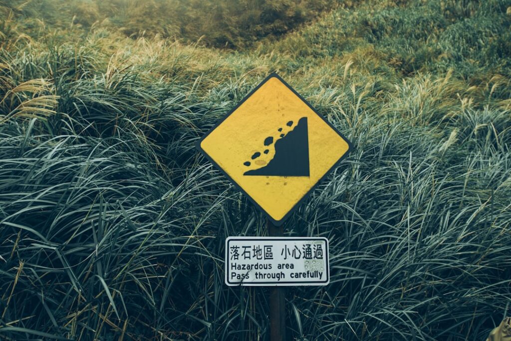 【堕天使Hum】 | 【緊急速報】ナスダック2カ月半ぶり安値！「現金燃やす」巨大テック企業の深層と私たちの未来