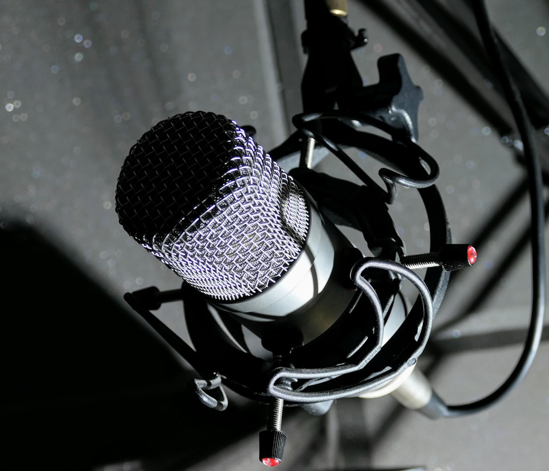 もう文字は不要？Claudeの音声モードが劇的進化！Opus/Sonnetと話せるAIがあなたの「右腕」に