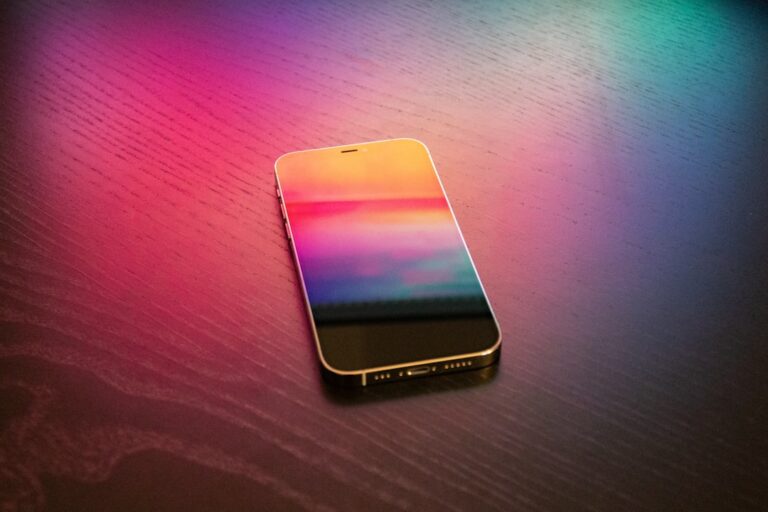 YouTube HUM | iPhone 17、まさかの大波乱！最大2.5万円値上げであなたの購入計画どうする？