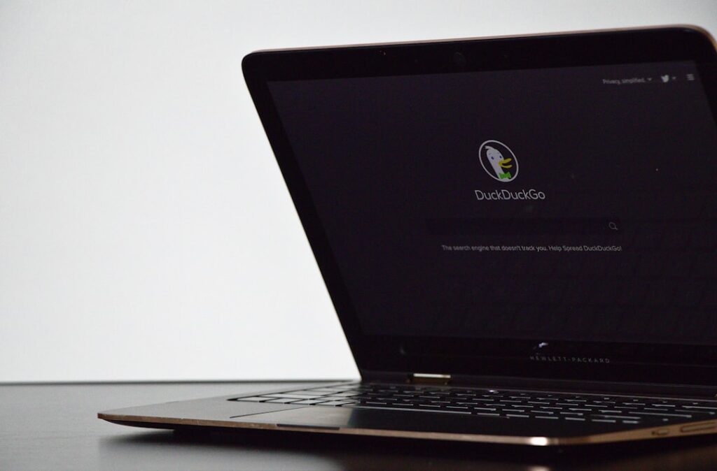 【堕天使Hum】 | MacBookが指先で操れる時代へ！アップル初のタッチディスプレイ搭載モデル、年末登場の噂を深掘り