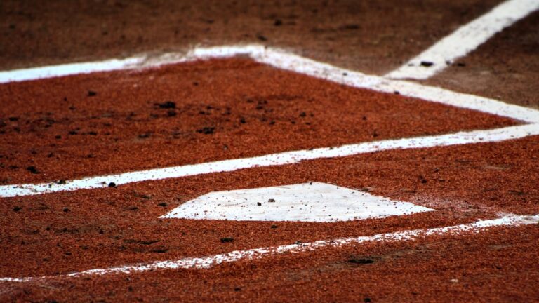 YouTube HUM | プロ野球新時代へ！ピッチクロック導入と熊本への温かい支援に見る、変化と共生の日本