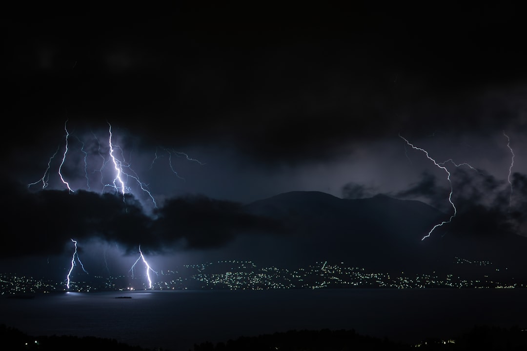 【堕天使Hum】 | 緊急速報!台風15号、神奈川で12日夜に猛威!雷雨・激しい雨への備え徹底ガイド 緊急速報!台風15号、神奈川で12日夜に猛威!雷雨・激しい雨への備え徹底ガイド